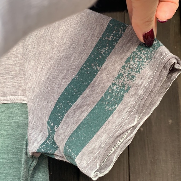 Touch by Alyssa Milano size Large NY Jets short sleeve shirt - Picture 5 of 9